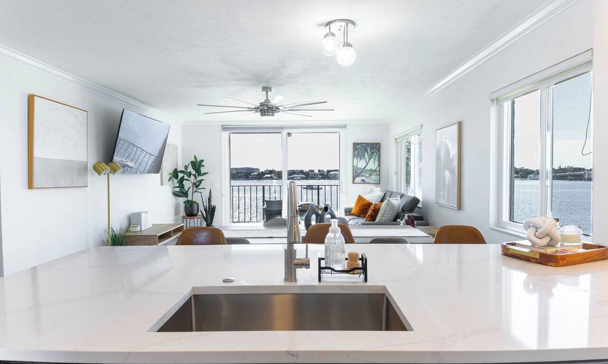 East Ocean Ave Condo | Wonderful waterfront tranquility
