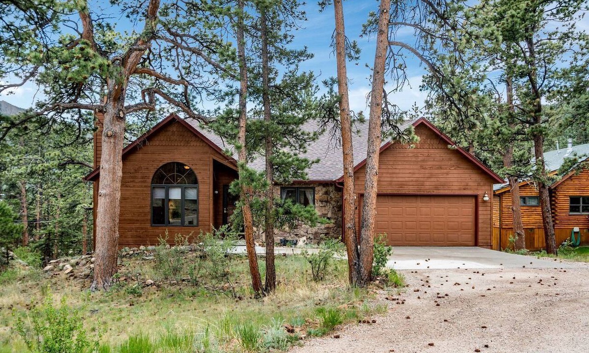 Carriage Hills Cabin | Wooden Rustic Cabin with Hot-Tub and Foosball Table in Estes Park, Colorado