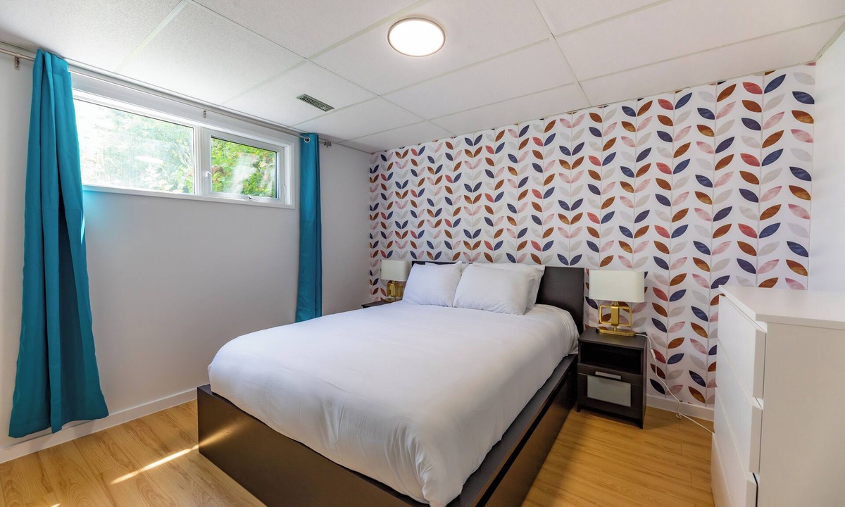 Hinton House | Woodland Basement Suite near Boardwalk
