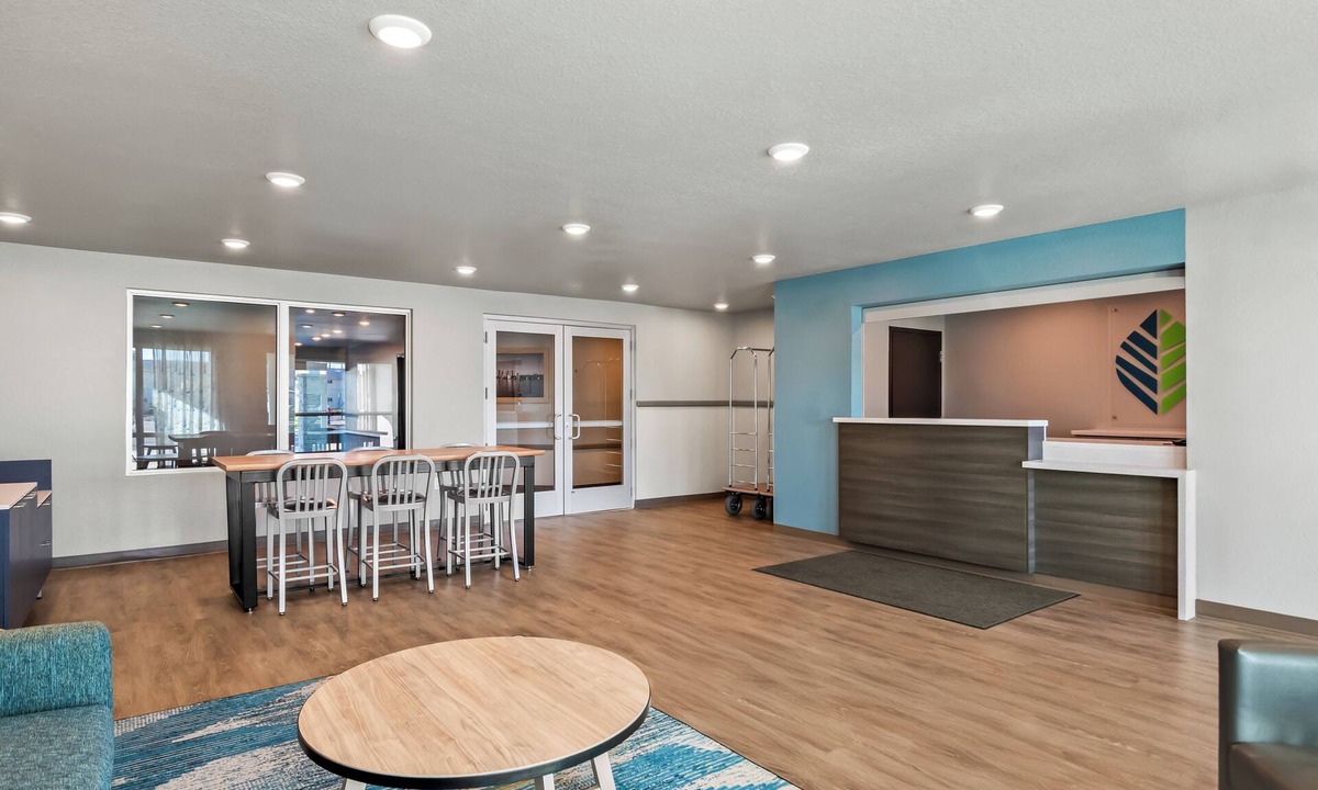 Lake Worth Corridor Hotel | WoodSpring Suites Palm Springs – West Palm Beach