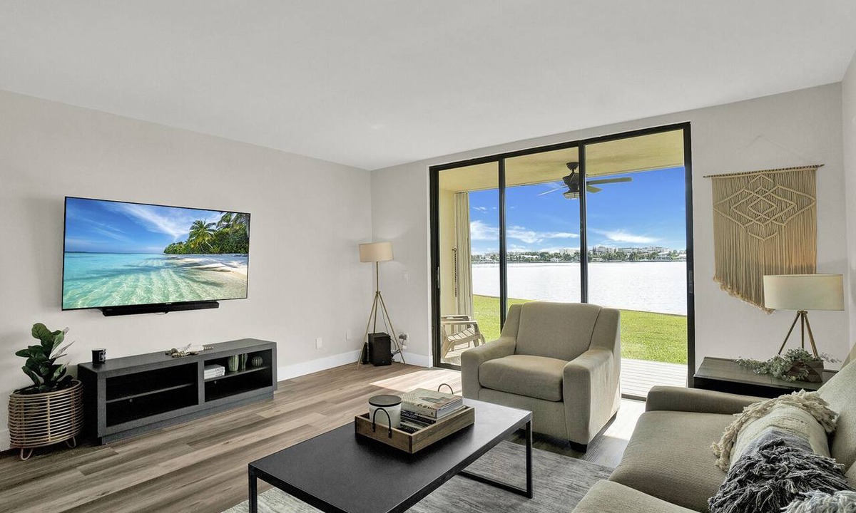 Lantana Condo | Wow! Waterfront condo & Boat dock@Palm Beach