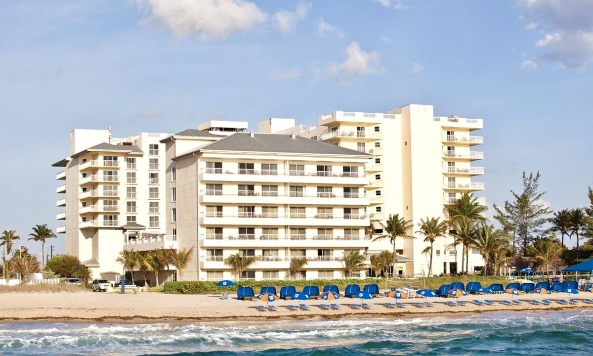 Pompano Beach Condo | Wyndham Royal Vista - 2BR/2BA - Sleeps 8 - Just Steps To The Beach!
