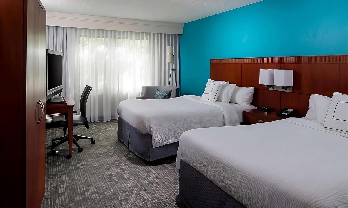 Boca Raton Hotel | Your Home Away From Home! 3 Modern Units, Short Drive to Highland Beach, Pool!