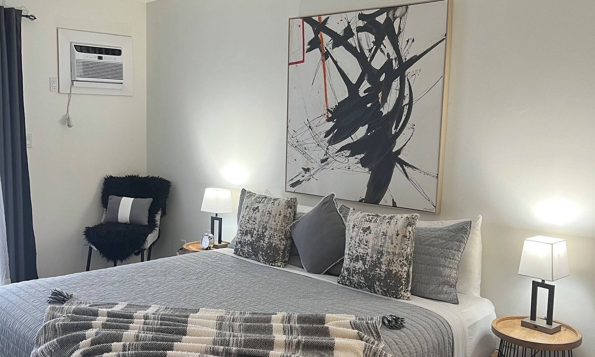Okanagan-Similkameen Hotel | Your Okanagan retreat awaits just steps away from Skaha Lake & Penticton Airport