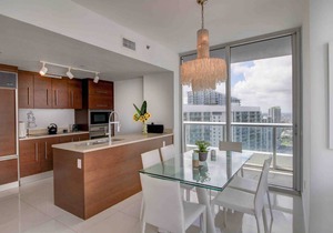 0441 · Elegant Cityscape Apartment 2B/2B Water City View
