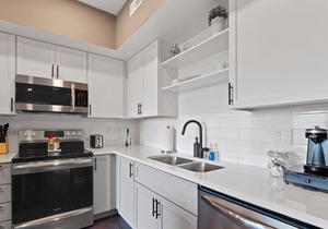 1 Bedroom Condo Minutes from Downtown B3
