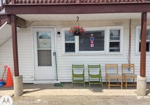 2 bedrooms with a shared pool. apt4