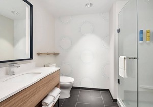 2 Gorgeous Units, Parking, Near Sheridan Square Shopping Center! Free Breakfast