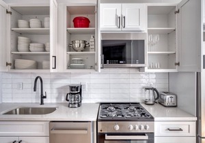 Modern North End 2BR w/W/D on Salem St., near dining, by Blueground