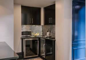 No. 284 powered by Sonder | Superior Queen Room+