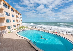 Ocean Front Complex -beautiful Ocean Views! Can't Get Any Closer To The Ocean!
