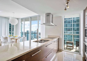 Spacious Brickell Suite with Dedicated Workspace
