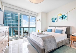 Spacious Brickell Suite with Dedicated Workspace
