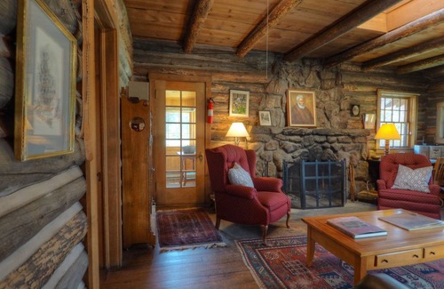 Estes Park Cabin | 122 m² Cabin ∙ 2 bedrooms ∙ 6 guests