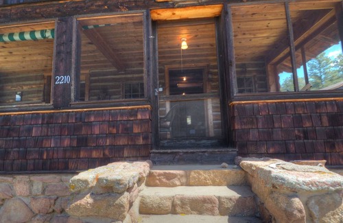 Estes Park Cabin | 122 m² Cabin ∙ 2 bedrooms ∙ 6 guests