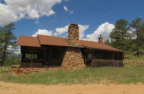 Estes Park Cabin | 122 m² Cabin ∙ 2 bedrooms ∙ 6 guests