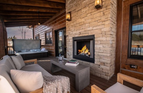 Estes Park Cabin | 147 m² Cabin ∙ 2 bedrooms ∙ 6 guests