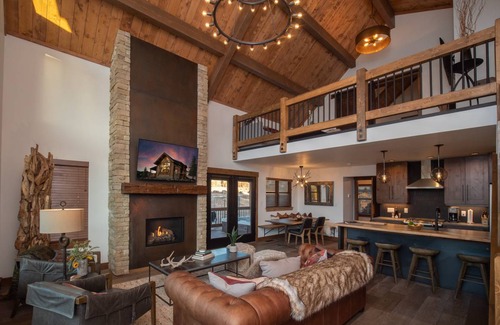 Estes Park Cabin | 147 m² Cabin ∙ 2 bedrooms ∙ 6 guests