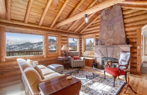 Estes Park House | 310 m² House ∙ 4 bedrooms ∙ 8 guests