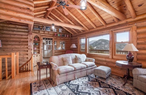 Estes Park House | 310 m² House ∙ 4 bedrooms ∙ 8 guests