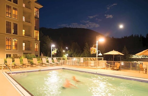 Whistler Village Hotel | 4-Star Hotel ∙ Pan Pacific Whistler Mountainside