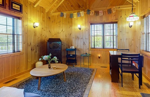 Diamond Point Cottage | 60 m² Cabin ∙ 1 bedroom ∙ 2 guests