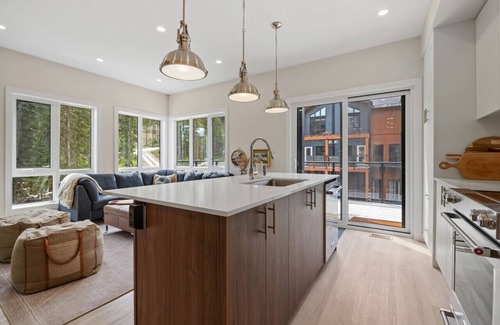 East Kootenay Apartment | Aurora Peak | Hot Tub | Slope-Side | Fireplace