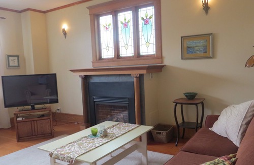 Victoria West House | Beautiful 1 or 2 Bedroom Suite in Victorian Home - close to the water