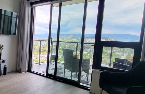 Downtown Kelowna Apartment | Brooklyn on Bernard *Premiere Host*