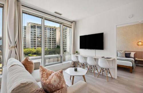 Downtown Vancouver Apartment | Cityview Suite near Robson Square and Canada Place for 6 Guests