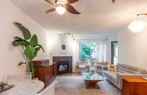 Grandview-Woodland Condo | Commercial Drive Vancouver bedroom private1/2bath