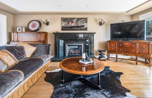 Coquitlam House | Coquitlam 5bed/3bath Luxury home + swimming pool
