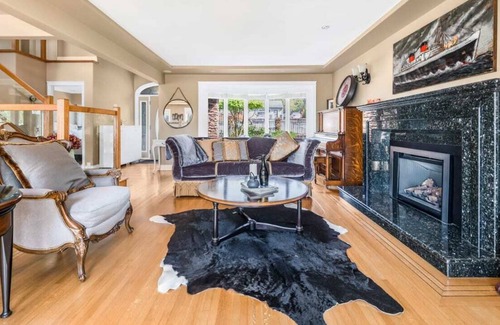 Coquitlam House | Coquitlam 5bed/3bath Luxury home + swimming pool