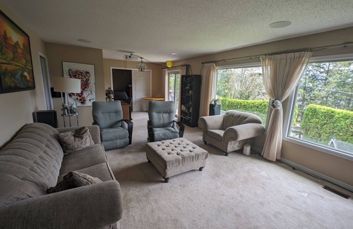 West Kelowna Estates House | Cozy 4-bedroom house with WiFi, AC in enjoyable West Kelowna