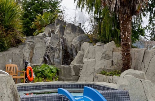 Regional District of Nanaimo Apartment | Creekside Calm by the Flowing Creek Condo B