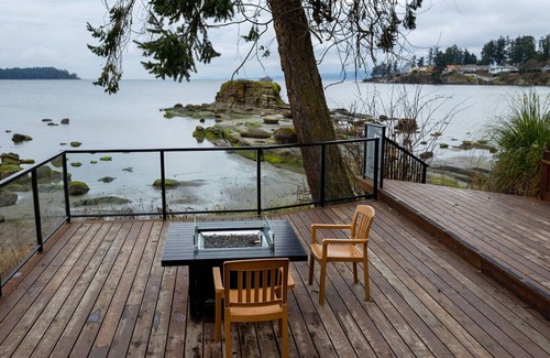 Regional District of Nanaimo Apartment | Creekside Calm by the Flowing Creek Condo B