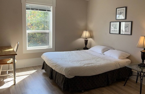 Ladysmith House | Executive ocean view, pet freindly lower suite