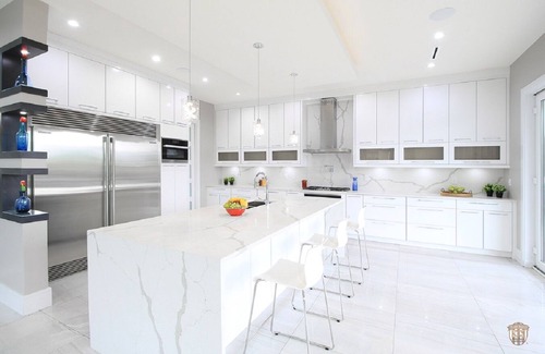 Burnaby Apartment | Family Friendly 5 Bed Rooms house The Chateau - ST No. 00177094