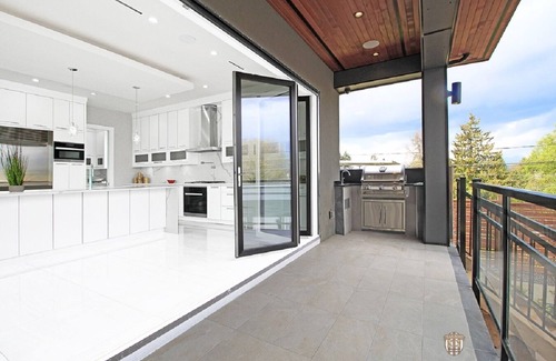 Burnaby Apartment | Family Friendly 5 Bed Rooms house The Chateau - ST No. 00177094