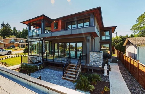 Burnaby Apartment | Family Friendly 5 Bed Rooms house The Chateau - ST No. 00177094