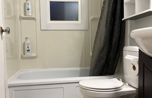 Victoria House | Family Fun Place .Central Location to Victoria/ Malahat /Langford