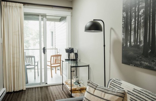 Regional District of Nanaimo Apartment | Forest Stream Escape Suite B