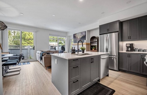 East Kootenay Apartment | Hidden Libations | Hot Tub | Lake Access | Arcade