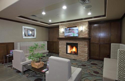 Vernon Hotel | Holiday Inn Express Hotel & Suites Vernon by IHG