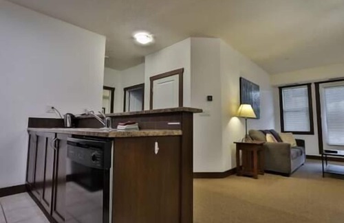 East Kootenay Condo | Hot Tub & Gym/Pool/Ground-Floor Condo