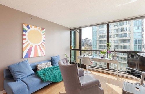 West End Condo | Ideal Location - Stanley Park, Robson Street, Cruise Port. Gym + Sauna + More!