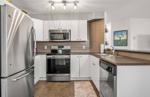 East Kootenay Apartment | Lakeside Lair | Pool | Hot Tub | A/C