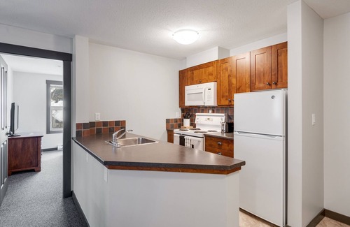East Kootenay Condo | LARGE 3-Br 3-Ba | Ski In/Out | Pool & Hot Tubs | Central Upper Village Location