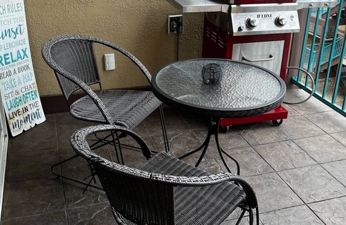 Okanagan-Similkameen Condo | Lovely 2 Bedroom Condo Steps to the Beach!