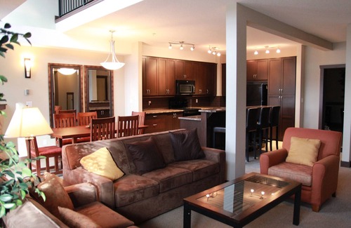 East Kootenay Condo | Luxury Condo, Top floor, Walk to Downtown, BBQ, Wifi, Sleeps 8